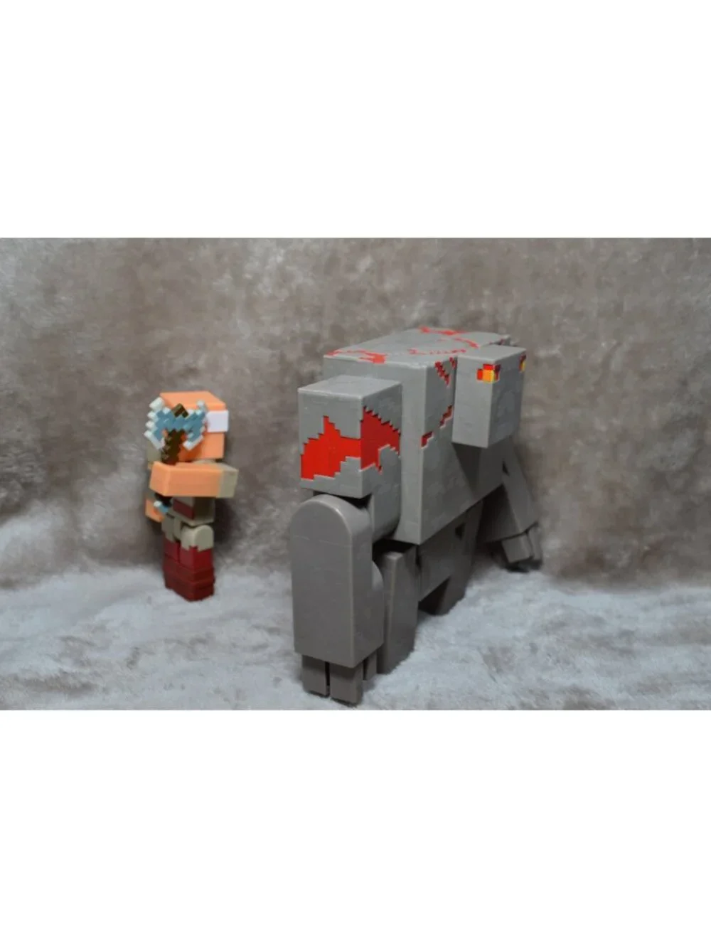 Minecraft Toy Lot of 2 Figures Arch Illager Redstone Golem Dungeon Boss Mob